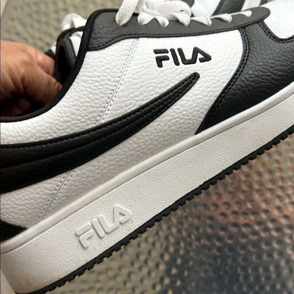 NWOT Fila Men's Classic Black and White Sneakers